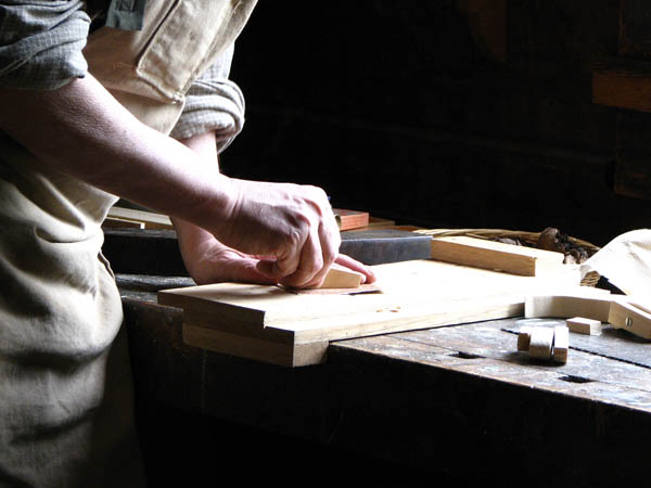 Nuestro equipo de profesionales cuenta  con muchos años de contrastada <strong>experiencia</strong> en el sector de la <strong>carpintería de madera en Cervelló</strong>.